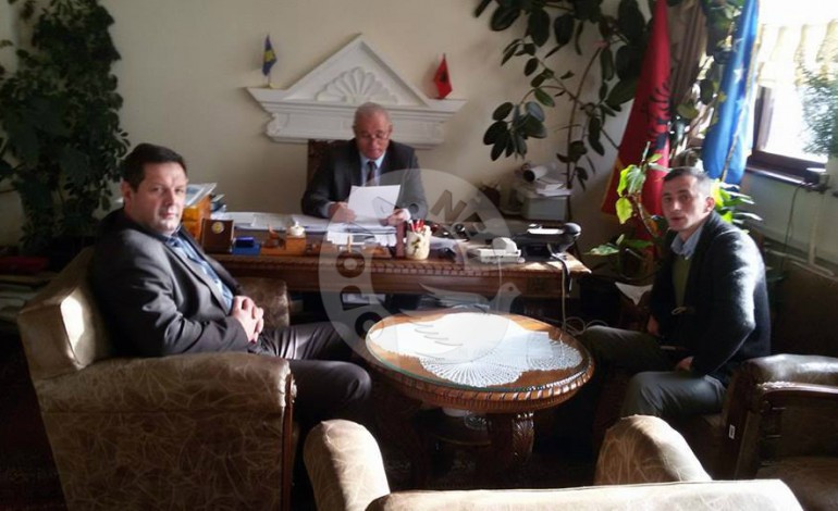 Kryetari Jenuzi priti në takim përfaqësuesit e Qendrës Rinore “Avoko” në Dragash