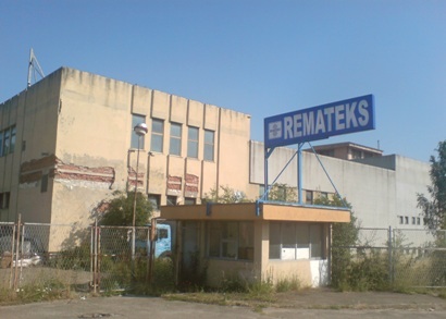 ‘Rematex’ në Dragash falimentoi, punëtorët mbetën pa i marrë nga dy paga