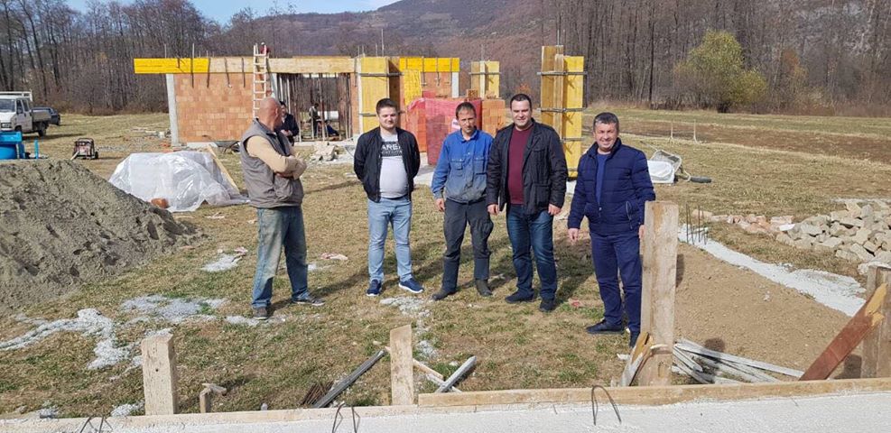 Zëvendësministri Krasniqi vizitoi fermerët e Opojës, që fituan grante