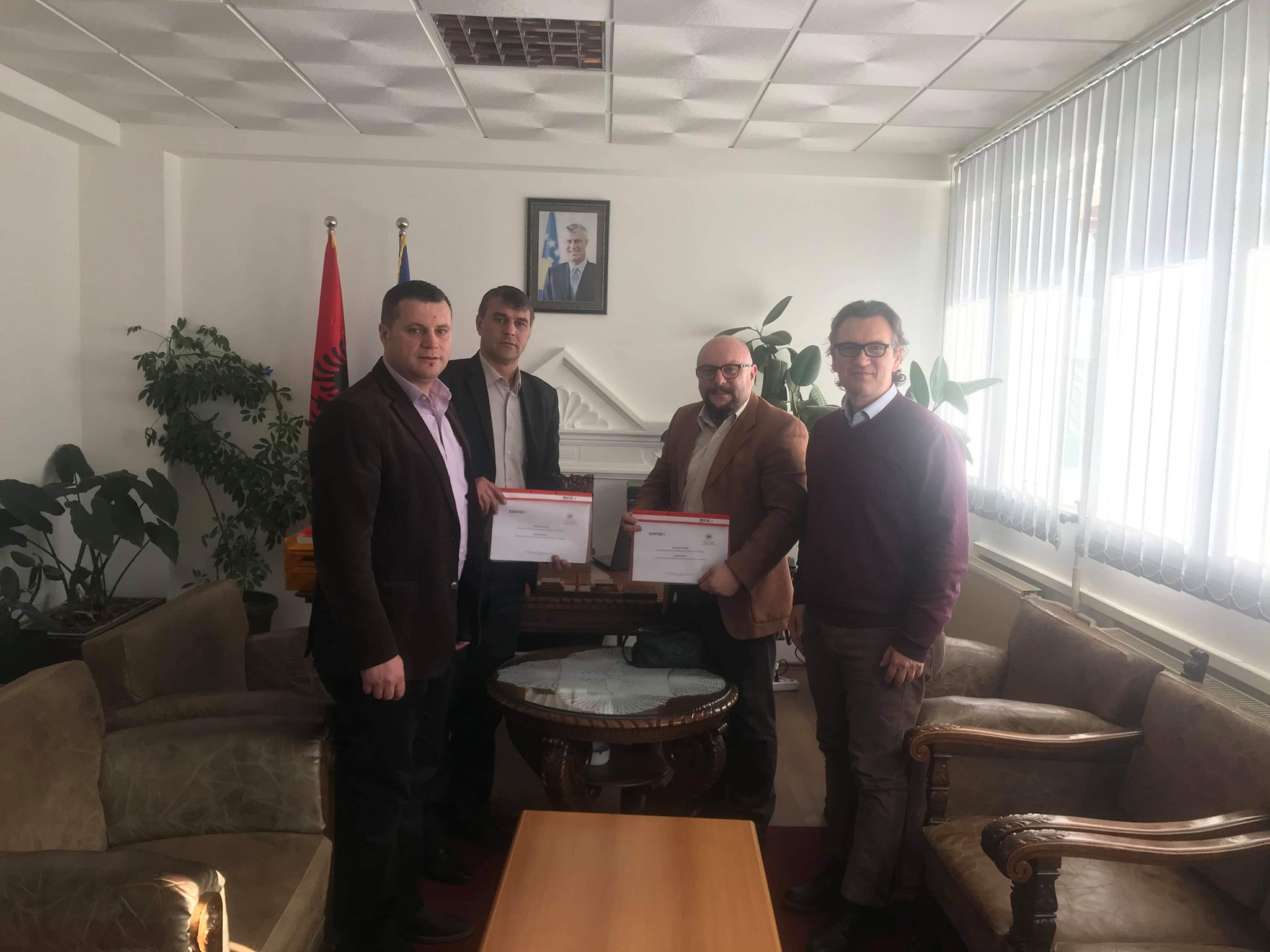 Kryetari Shabani ka nënshkruar një marrëveshje me Caritasin Zviceran për promovimin e prodhimtarisë bujqësore në Komunën e Dragashit