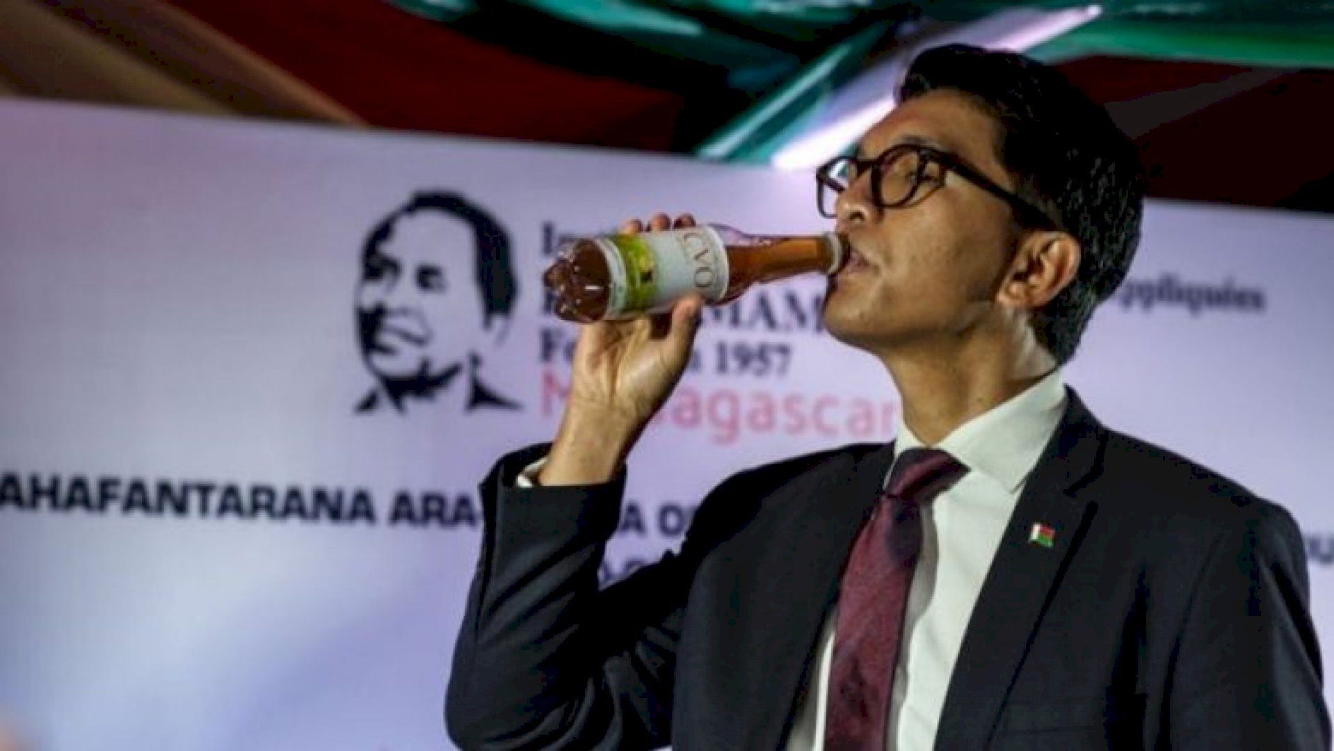 madagaskari-nuk-ka-deklaruar-asnje-te-vdekur-nga-koronavirusi,-ja-cfare-po-perdorin-per-“kure”