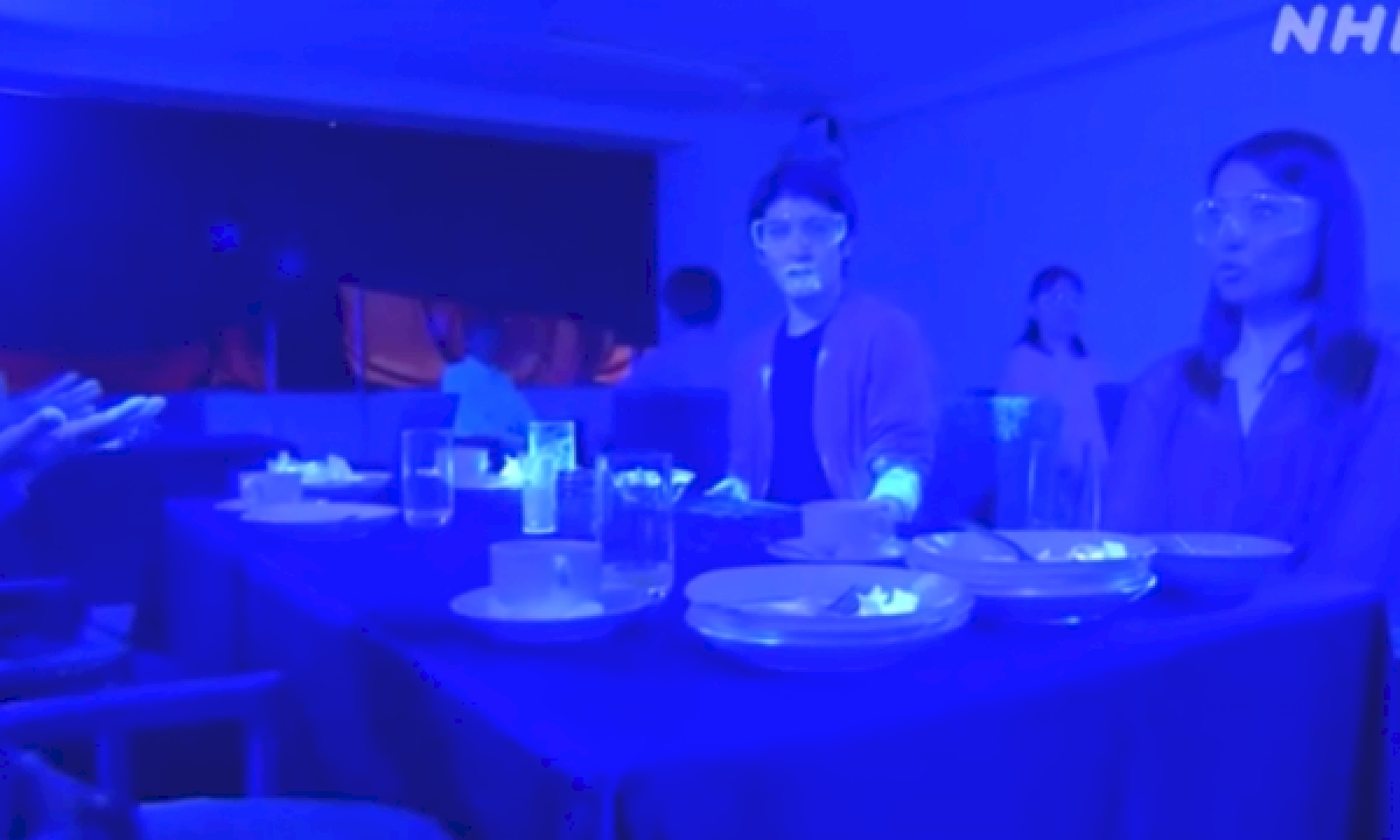 video-virale,-sa-shpejt-mund-te-perhapet-koronavirusi-ne-nje-restorant
