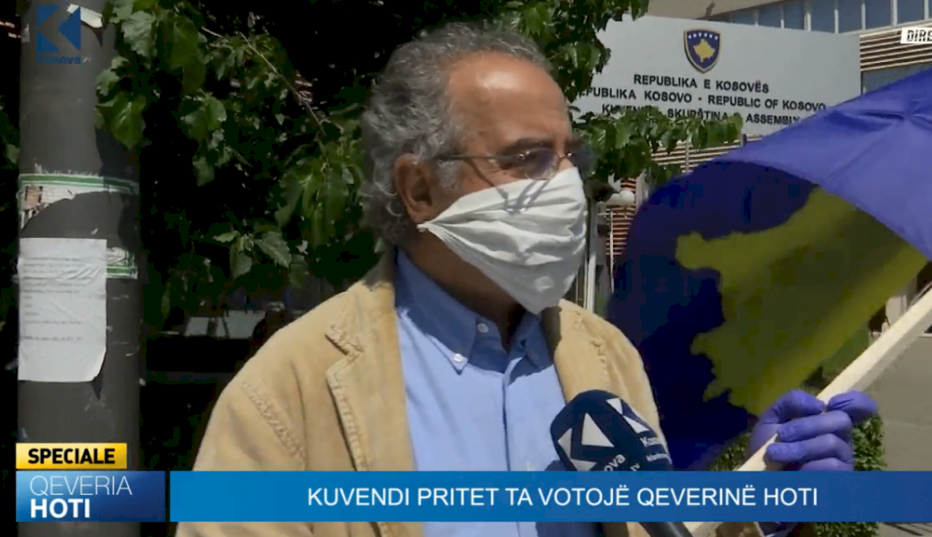 “deshperim-kosova”-–-qytetari-qe-po-proteston-kunder-qeverise-hoti-(video)