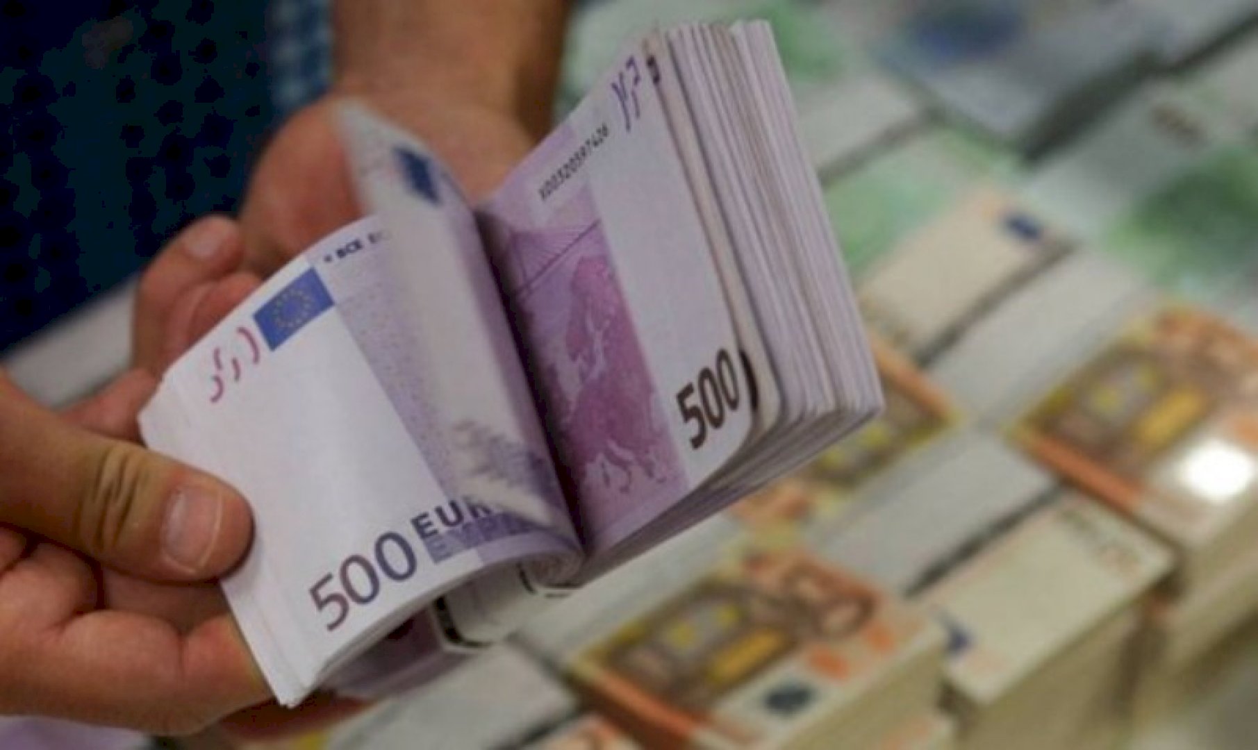 diaspora-dergon-ne-kosove-mbi-gjysme-miliard-euro-ne-kosove-nga-janari