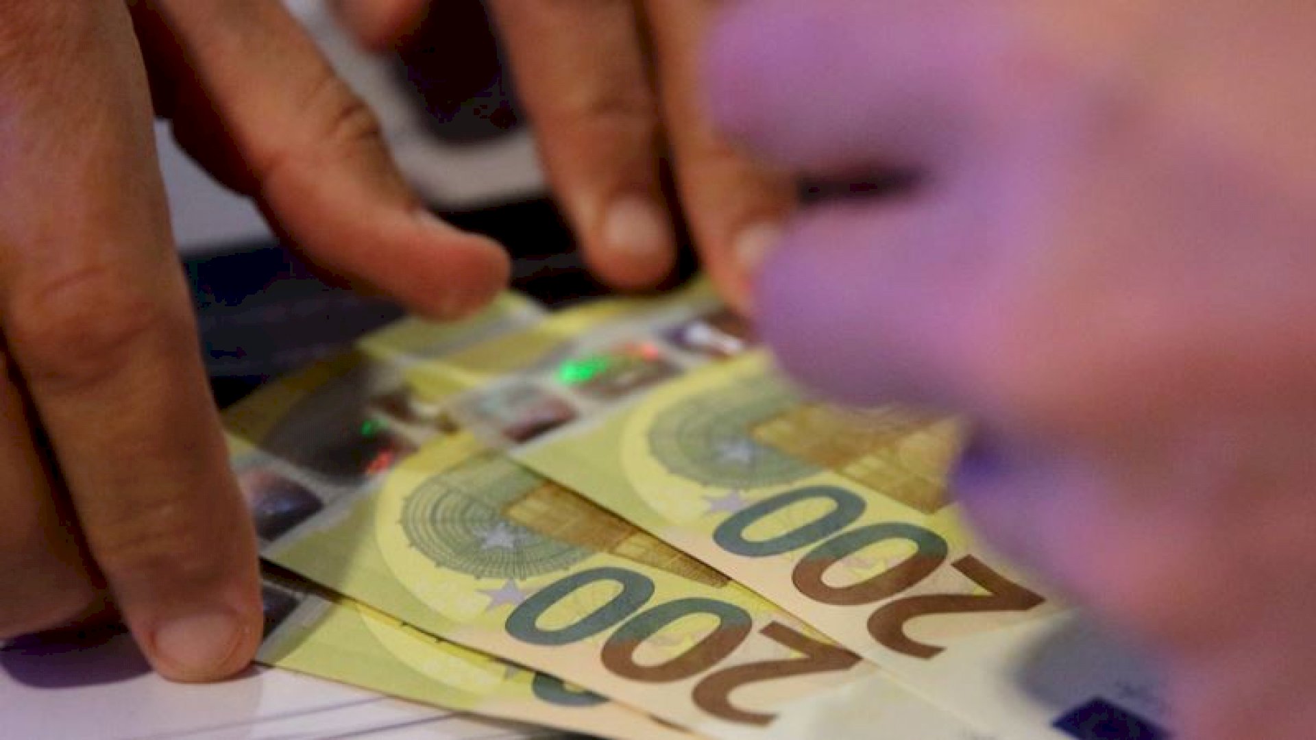 pajtimi-i-heshtur-i-partive-politike-per-transparence-te-ulet-financiare