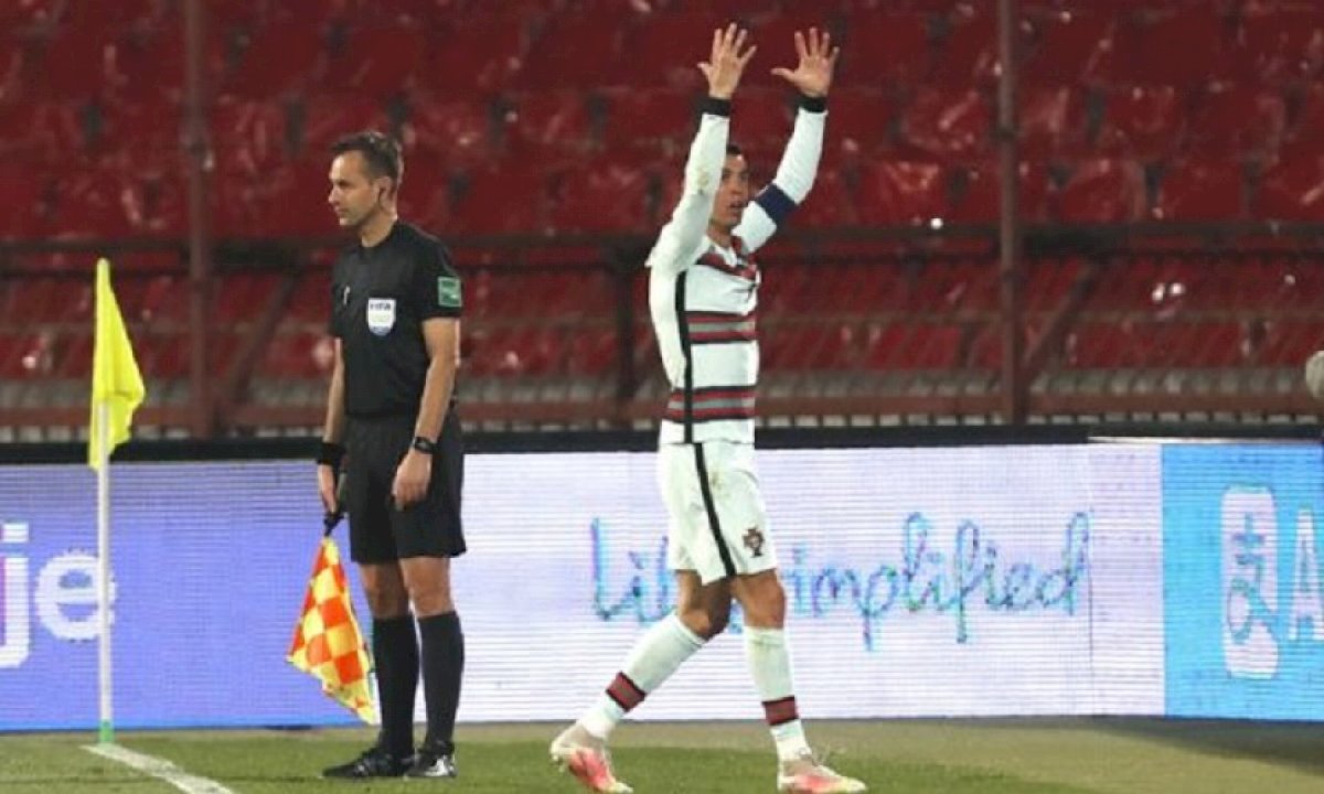 ronaldo-rrezikon-pezullimin-per-protestat-ndaj-gjyqtarit-ne-ndeshjen-ndaj-serbise