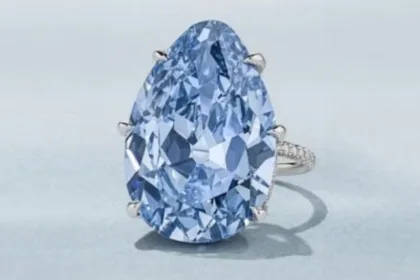 diamanti-blu-ne-ankand/-guri-i-cmuar,-pjese-e-trashegimise-mbreterore-te-indise