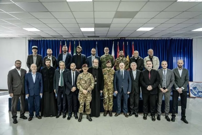 ne-seline-e-kfor-it-ne-kosove-zhvillohet-nje-takim-nderfetar,-flitet-se-si-feja-mund-te-jete-mjet-ndermjetesimi-e-zgjidhje-e-konflikteve