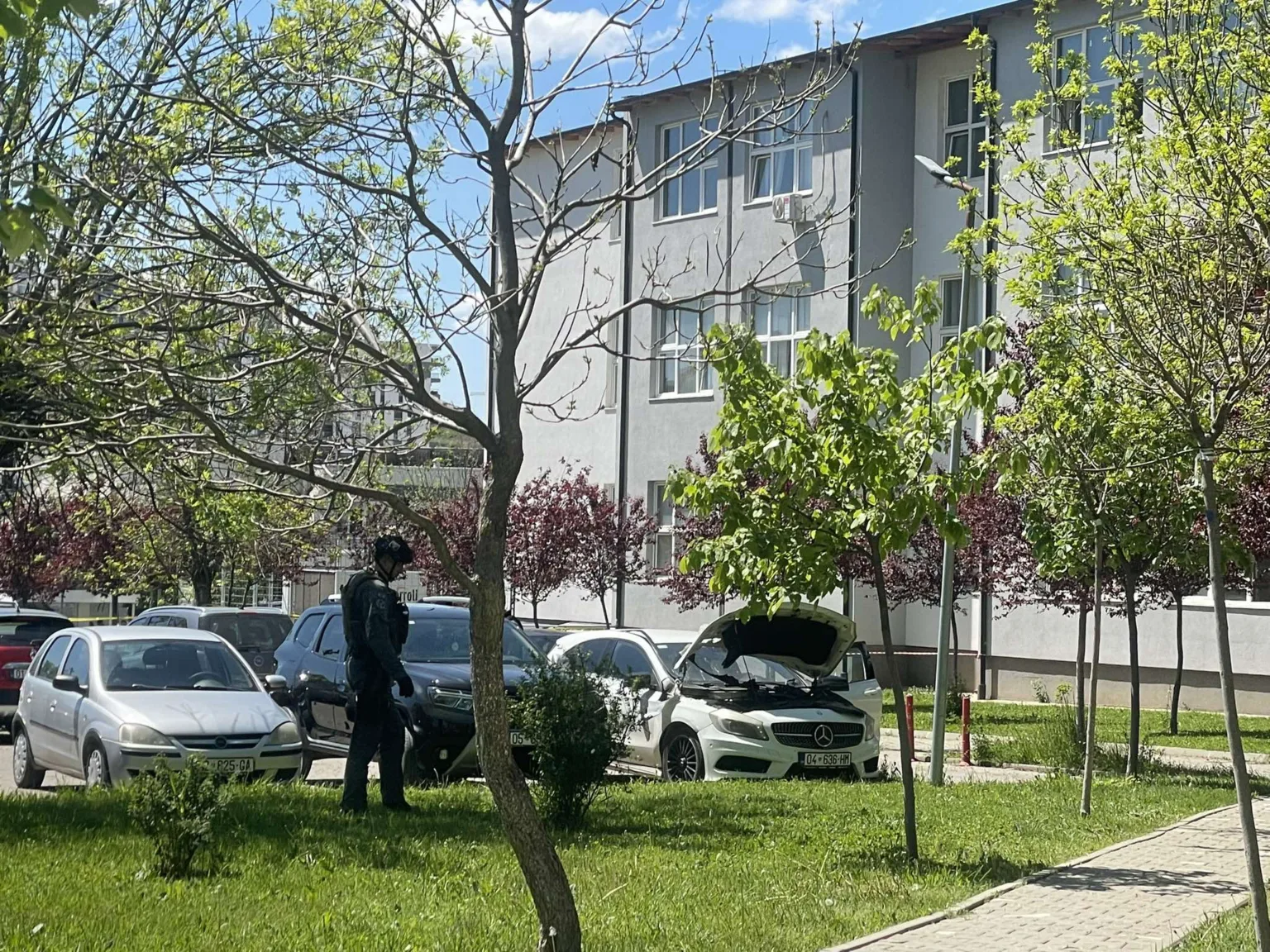 ud.-i-drejtorit-te-qkuk-se,-osman-hajdari,-shkoi-ta-shohe-veturen-e-tij-te-demtuar