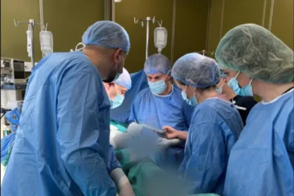 ne-qkuk-u-krye-nje-operacion-i-rralle,-zgjati-me-shume-se-pese-ore