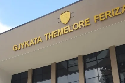 nga-nje-muaj-paraburgim-dy-te-dyshuarve-per-tentim-vrasjeje-ne-greme-te-ferizajt