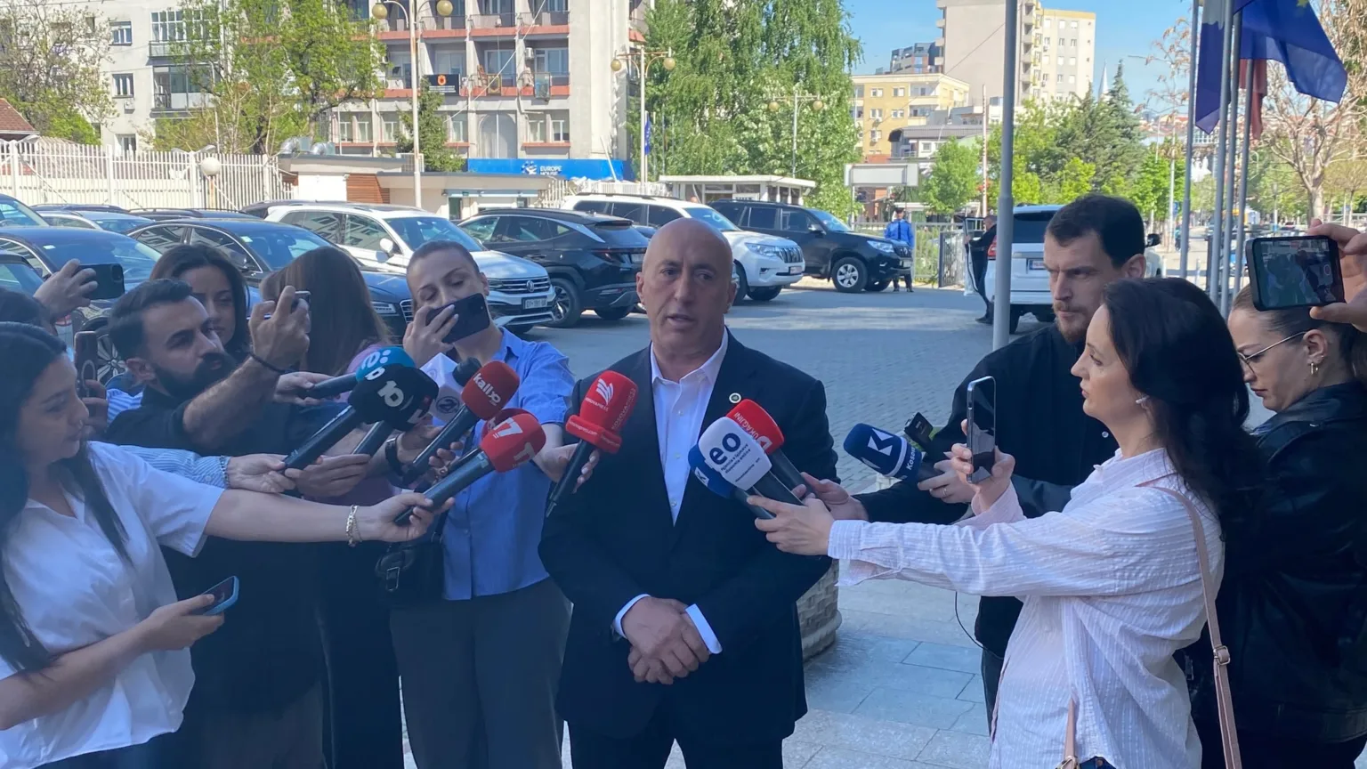 haradinaj:-flasim-per-siguri,-por-nuk-paguhen-oret-shtese-te-policeve-e-ushtareve